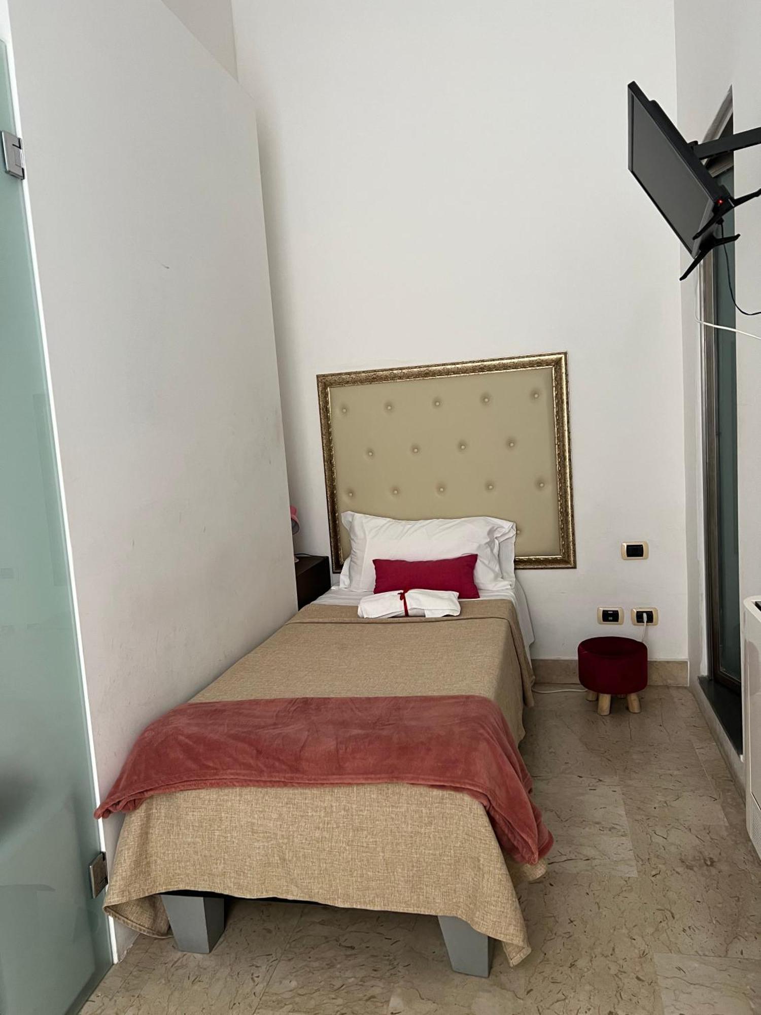 Valentino Hotel